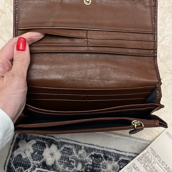 Burberry Wallet with original box and dust bag. - Picture 4 of 16